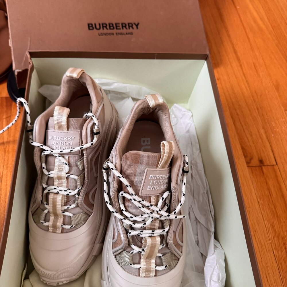 Burberry Arthur Low Sneakers – Size 38 (US 7.5–8)